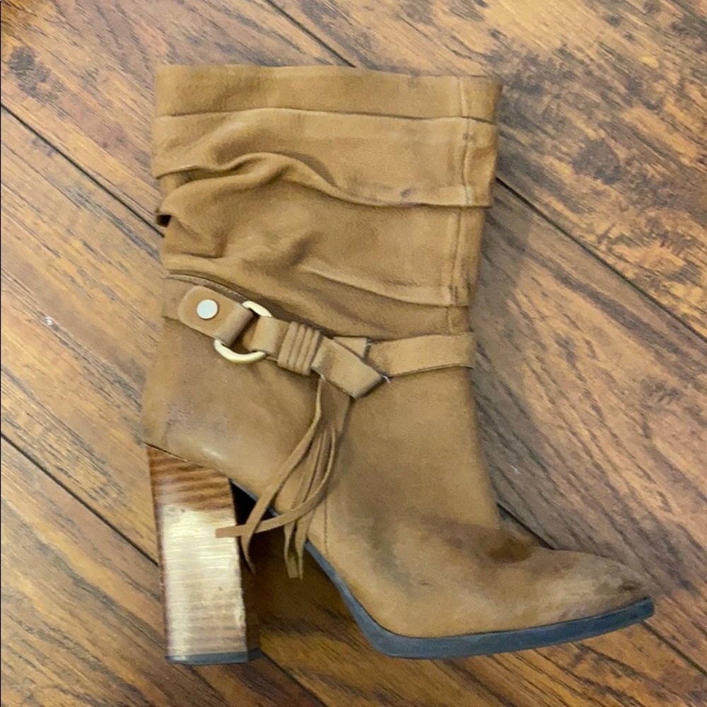 Guess brown boots with fringe